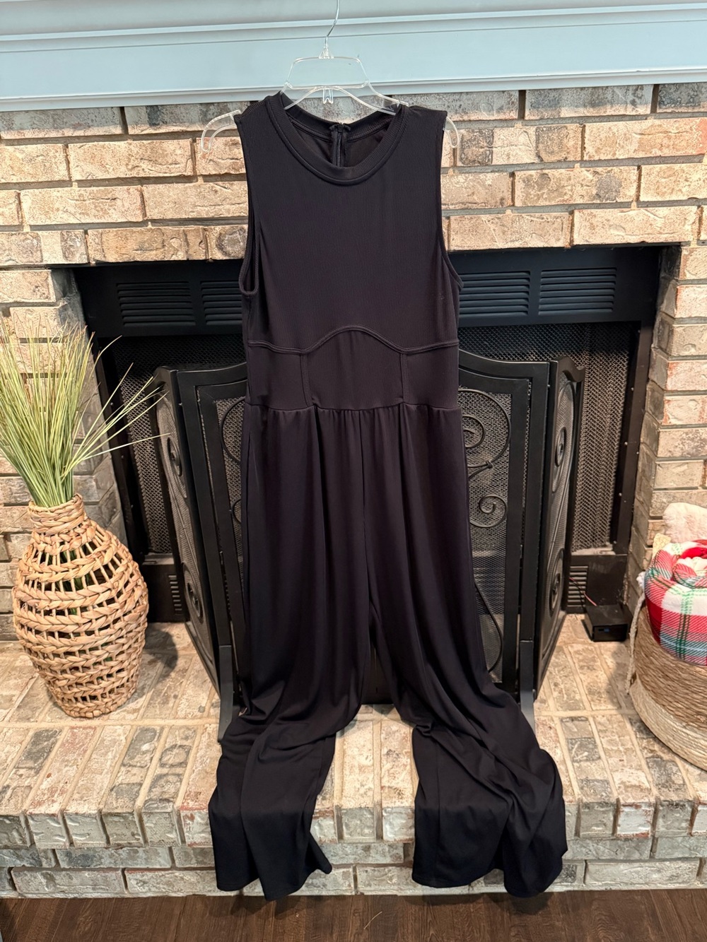 Cider sleeveless poly stretch jumpsuit, Large, EUC